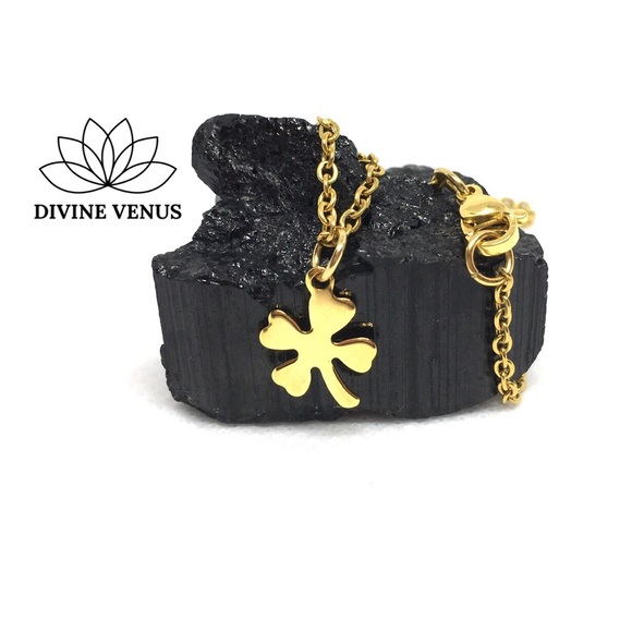 Good Luck Clover Necklace | Gold Plated Stainless Steel - Picture 3 of 3